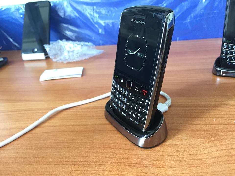 dock sac dien thoai blackberry 9700