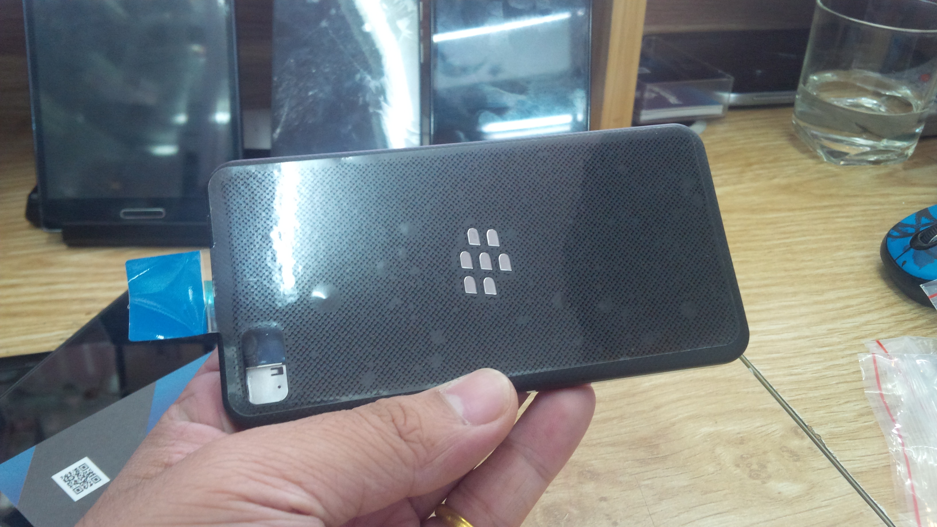 nap lung blackberry Z10 mau den