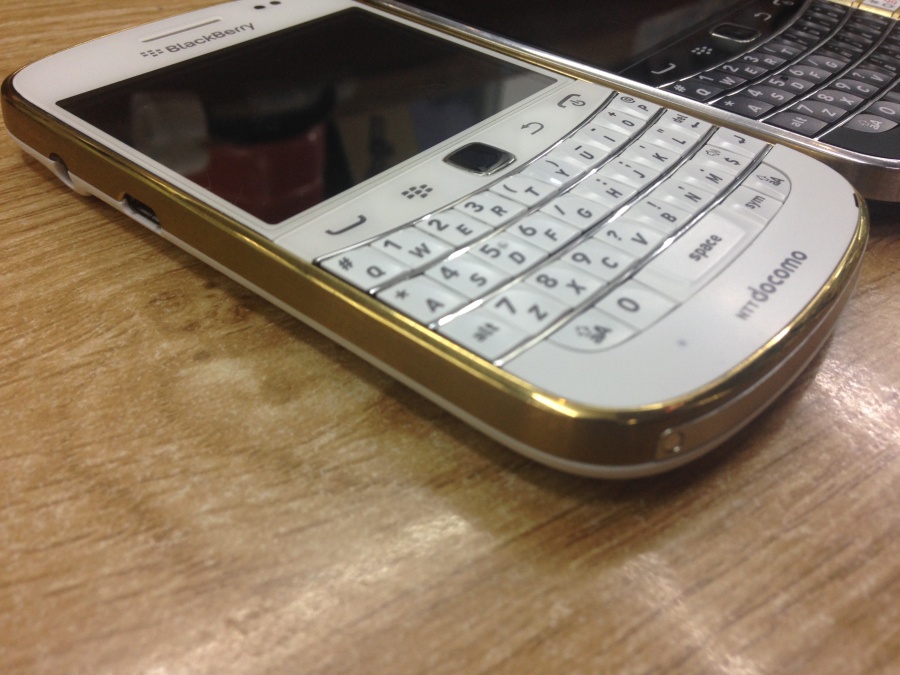 Ban Phim Dien thoai BlackBerry 9900 Gold