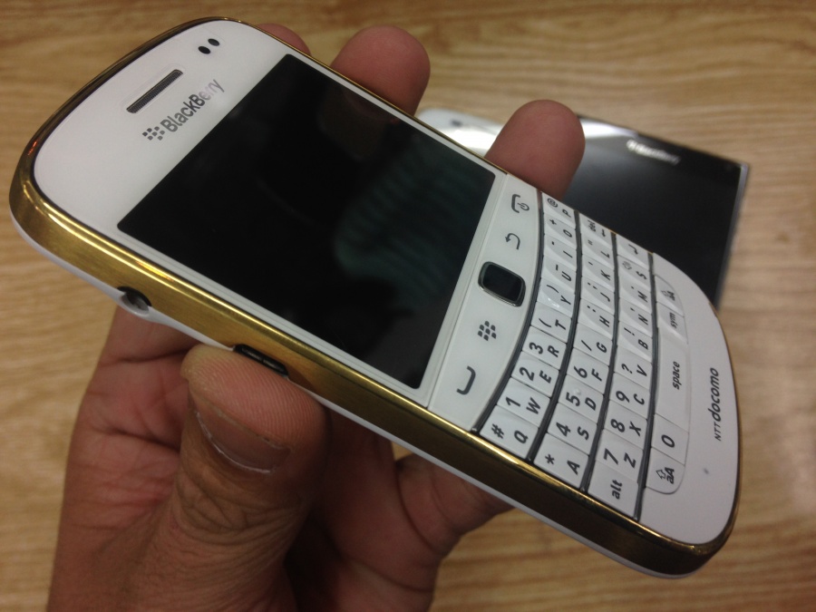 BlackBerry 9900 Gold Trang