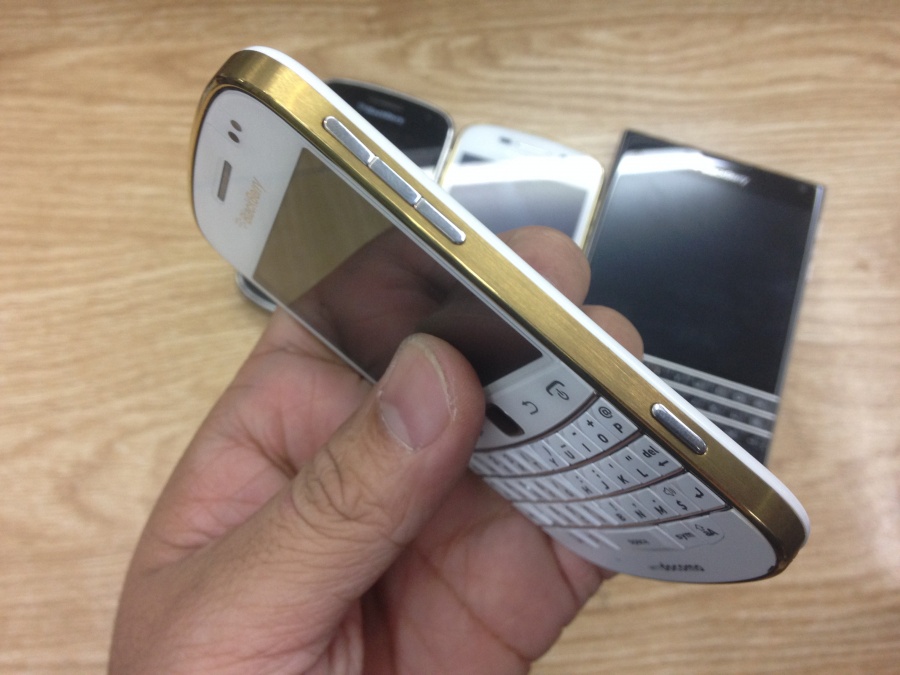 Do vien BlackBerry 9900 Gold