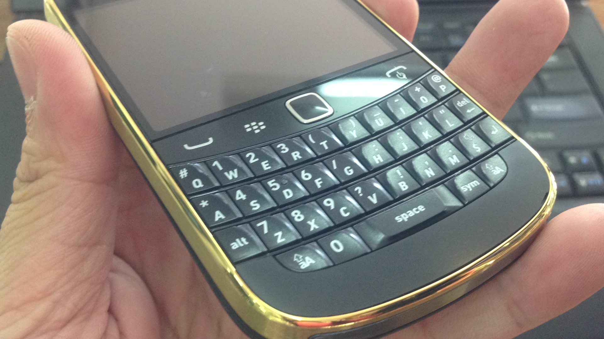 Vo blackberry 9900 Gold