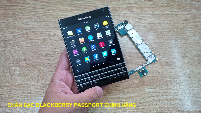 Chan sac pin blackberry passport