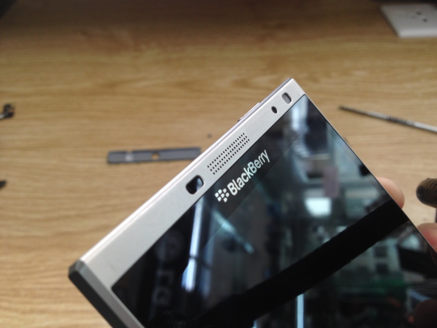 Loa trong BlackBerry Passport Silver Chinh hang
