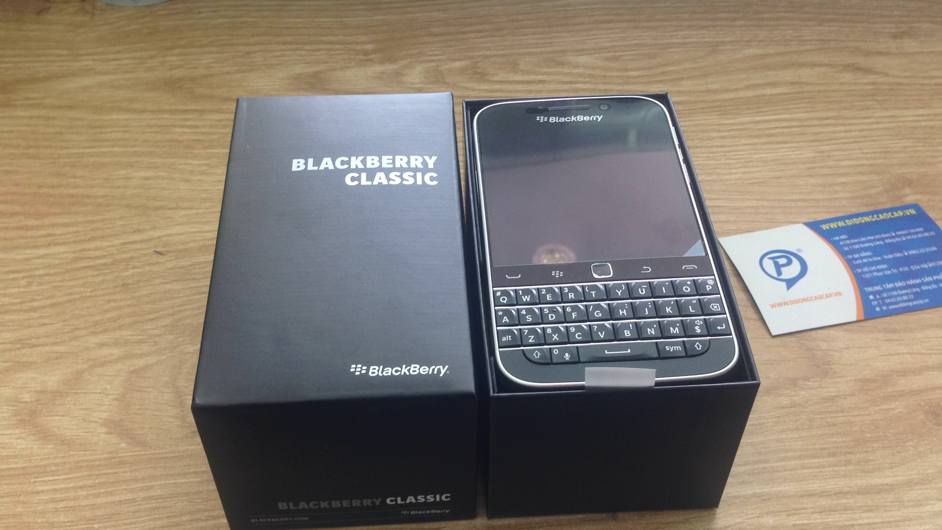 Dien thoai BlackBerry Classic moi