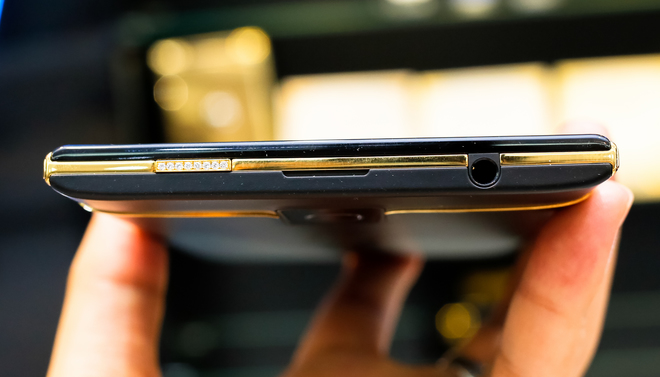 blackberry passport vàng