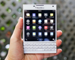 Điện thoại Blackberry Passport trắng đã đến Việt Nam