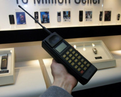 Điện thoại Samsung đầu tiên lấy cảm hứng từ Motorola