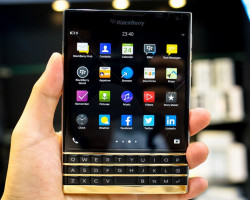 Vẻ đẹp điện thoại Blackberry Passport vàng khối đầu tiên