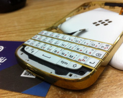 Thay vỏ BlackBerry Q10 Gold vỏ vàng chính hãng 