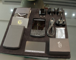 Sửa chữa BlackBerry Porsche Design P'9983 Graphite Edition thay màn hình cảm ứng rung chuông loa trong loa ngoài