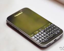 Hình ảnh rõ nét về chiếc điện thoại Blackberry Q20 Classic